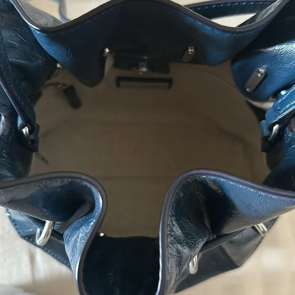 Tory Burch Drawstring Bucket Bag Blue Leather - Picture 9 of 14